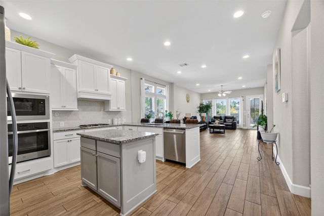 15834 Bird Of Paradise Drive, Conroe, TX 77302