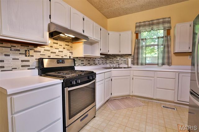 8 Abner Place, Edwardsville, IL 62025