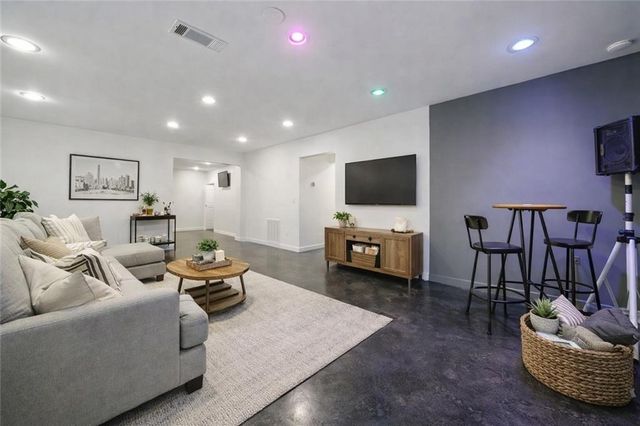 160 Crest Brooke Drive, Holly Springs, GA 30115