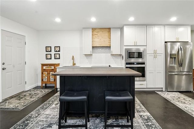 160 Crest Brooke Drive, Holly Springs, GA 30115