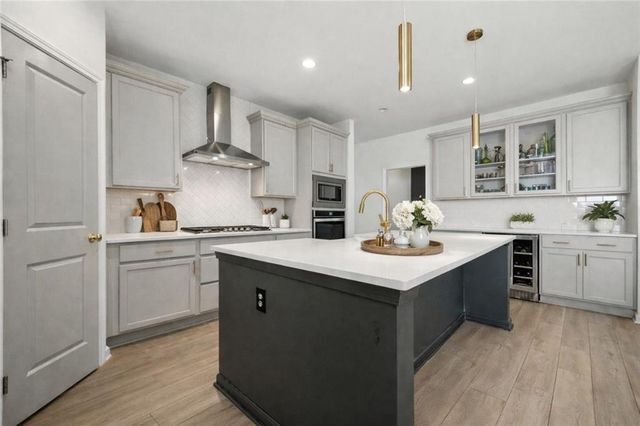 160 Crest Brooke Drive, Holly Springs, GA 30115