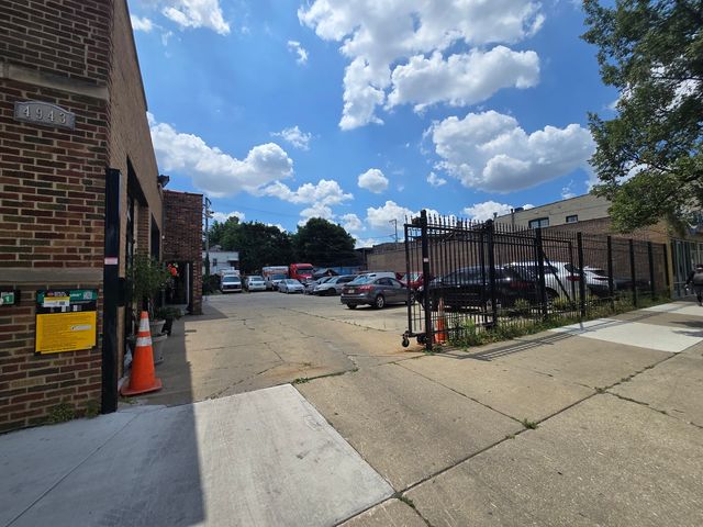 4943 W Fullerton Avenue, Chicago, IL 60639