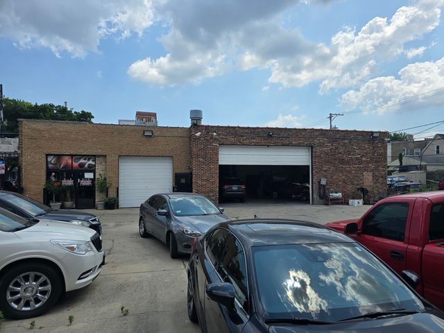 4943 W Fullerton Avenue, Chicago, IL 60639