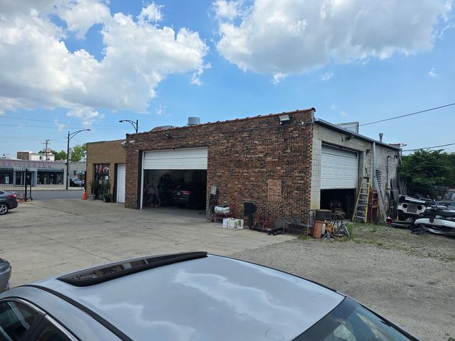 4943 W Fullerton Avenue, Chicago, IL 60639