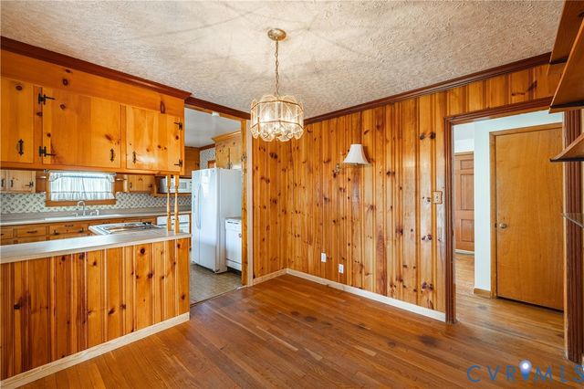 708 James Ave, Colonial Heights, VA 23834