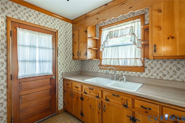 708 James Ave, Colonial Heights, VA 23834