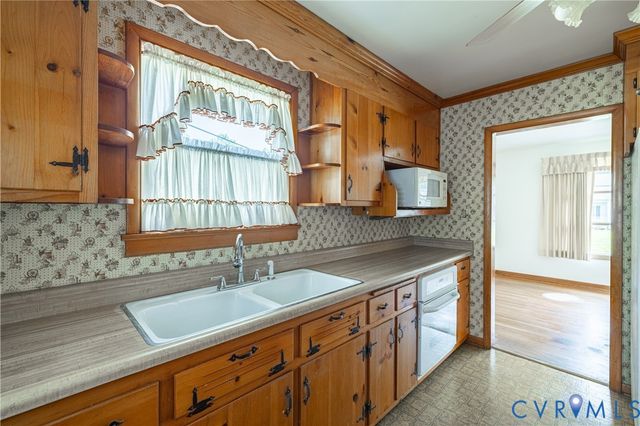 708 James Ave, Colonial Heights, VA 23834