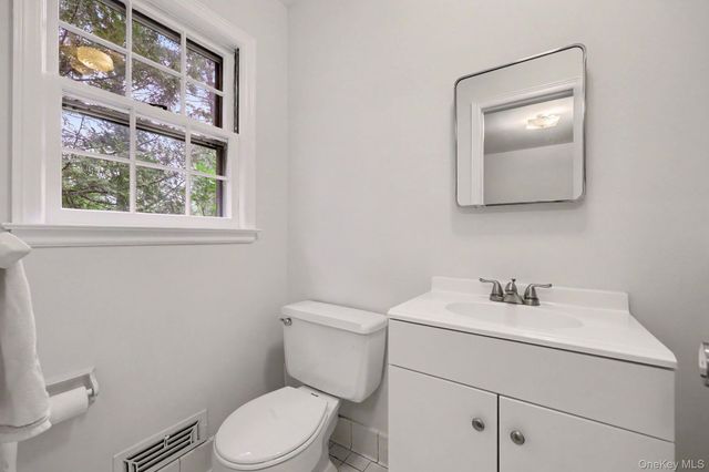 6 Hidden Green Lane, Larchmont, NY 10538