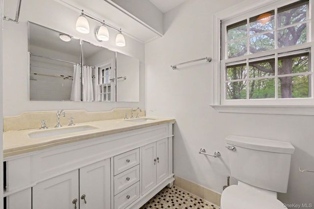 6 Hidden Green Lane, Larchmont, NY 10538