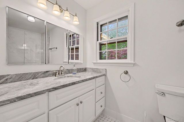 6 Hidden Green Lane, Larchmont, NY 10538