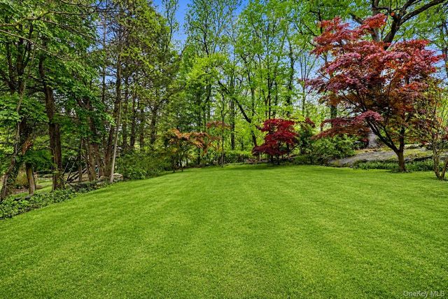 6 Hidden Green Lane, Larchmont, NY 10538