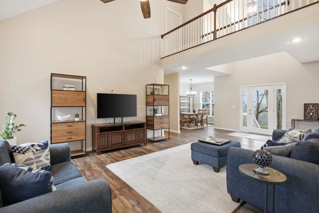 663 Cummings Ln, Cottontown, TN 37048