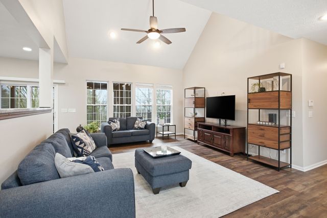 663 Cummings Ln, Cottontown, TN 37048