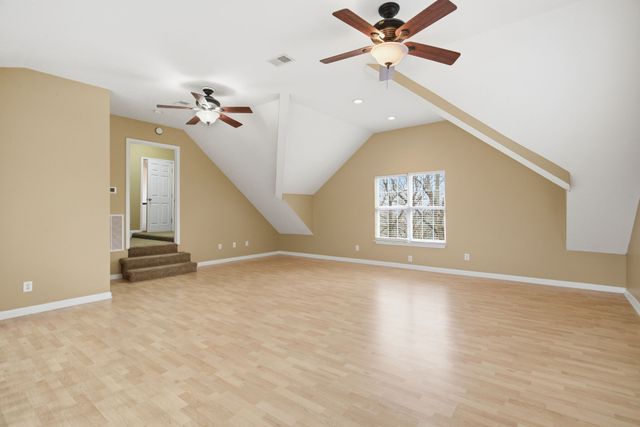 663 Cummings Ln, Cottontown, TN 37048