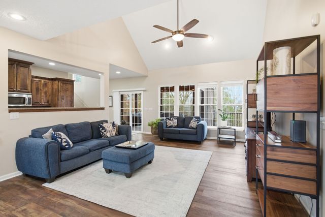 663 Cummings Ln, Cottontown, TN 37048