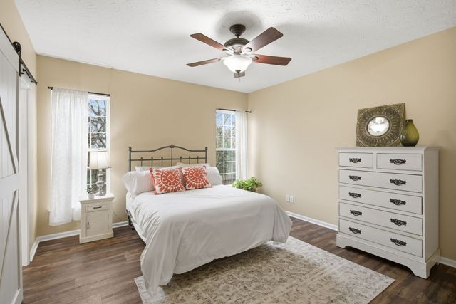 663 Cummings Ln, Cottontown, TN 37048