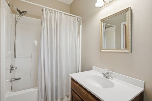 663 Cummings Ln, Cottontown, TN 37048