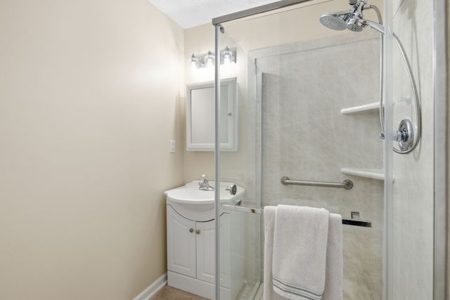 663 Cummings Ln, Cottontown, TN 37048