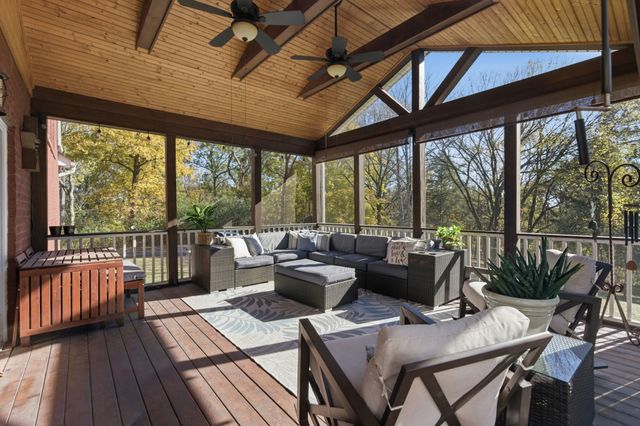 663 Cummings Ln, Cottontown, TN 37048