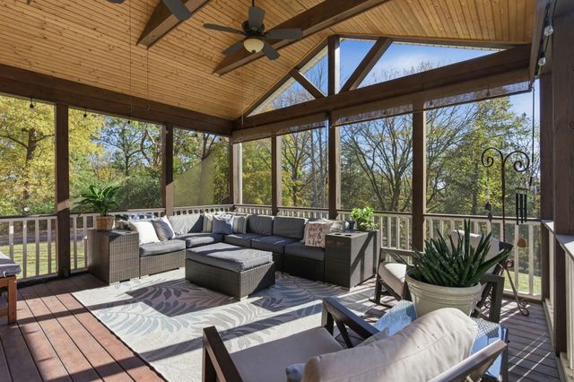 663 Cummings Ln, Cottontown, TN 37048