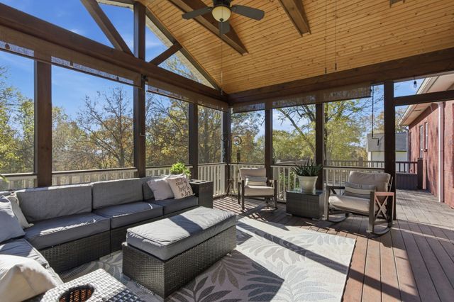 663 Cummings Ln, Cottontown, TN 37048