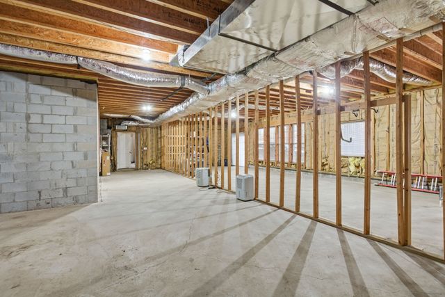 663 Cummings Ln, Cottontown, TN 37048