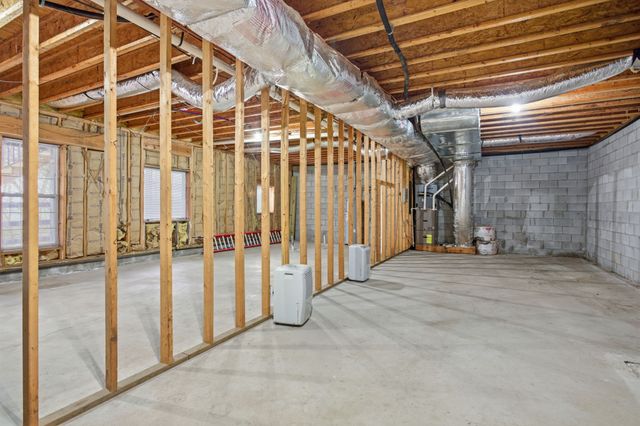 663 Cummings Ln, Cottontown, TN 37048