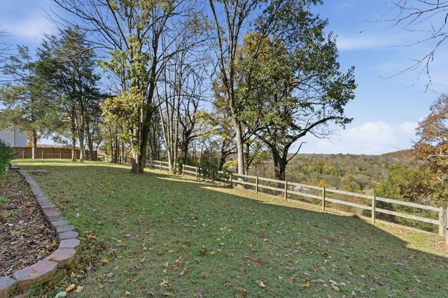 663 Cummings Ln, Cottontown, TN 37048