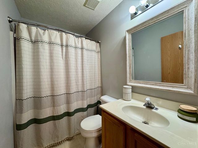 250 Hartford Court, Hamilton Twp, OH 45039