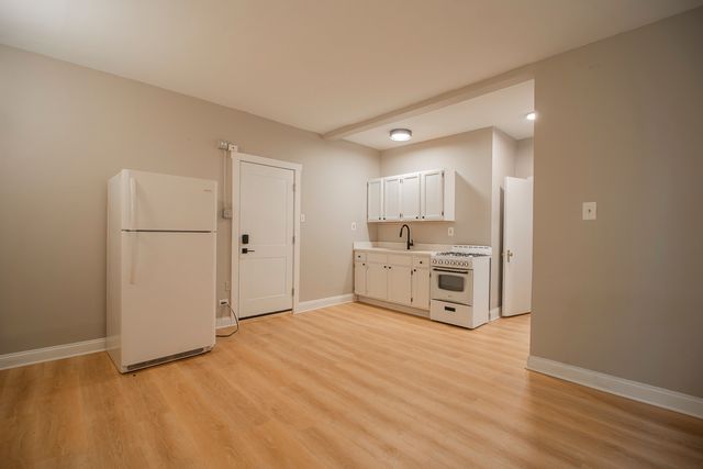 1414 W Pratt Boulevard 110, Chicago, IL 60626