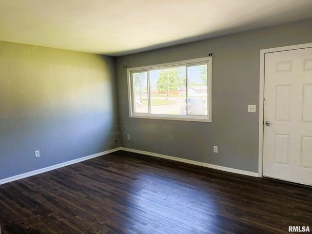 1600 E WALNUT Street, Chatham, IL 62629