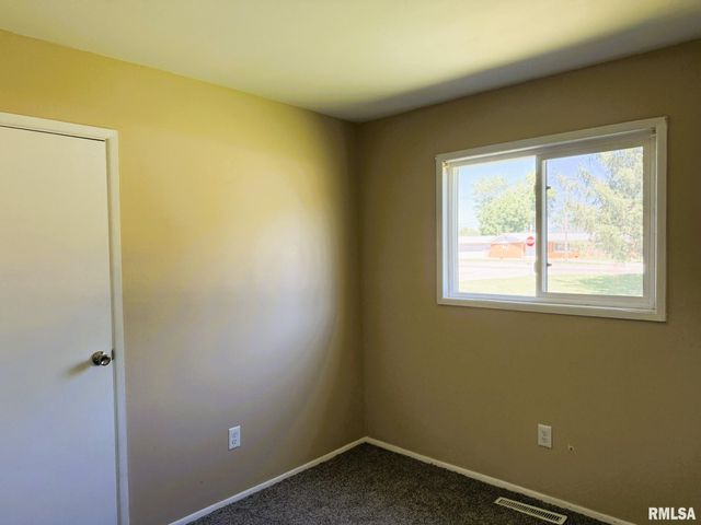 1600 E WALNUT Street, Chatham, IL 62629