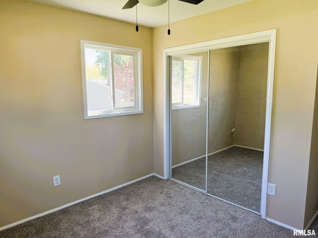 1600 E WALNUT Street, Chatham, IL 62629