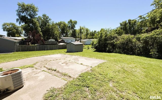 1600 E WALNUT Street, Chatham, IL 62629