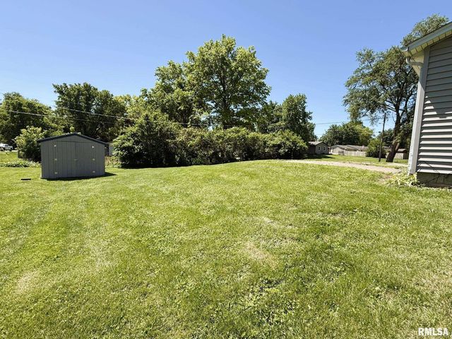 1600 E WALNUT Street, Chatham, IL 62629