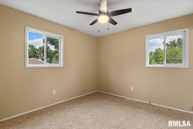 1600 E WALNUT Street, Chatham, IL 62629