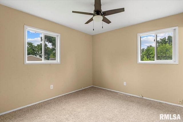 1600 E WALNUT Street, Chatham, IL 62629