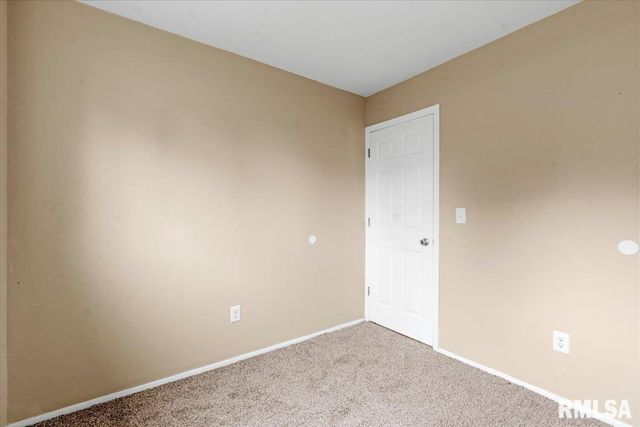 1600 E WALNUT Street, Chatham, IL 62629