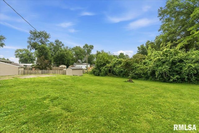 1600 E WALNUT Street, Chatham, IL 62629