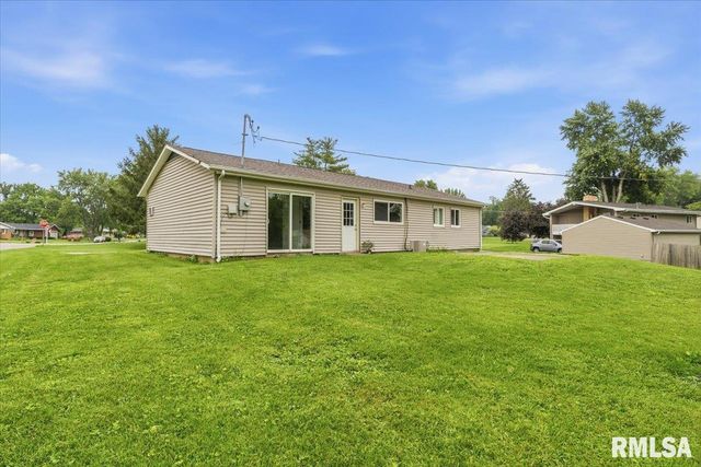 1600 E WALNUT Street, Chatham, IL 62629