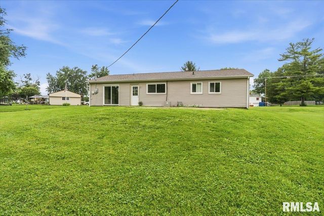 1600 E WALNUT Street, Chatham, IL 62629