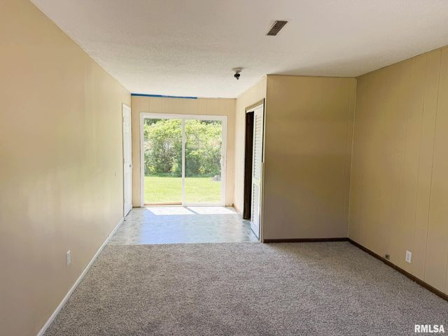 1600 E WALNUT Street, Chatham, IL 62629