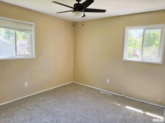 1600 E WALNUT Street, Chatham, IL 62629