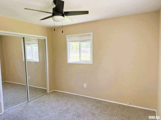 1600 E WALNUT Street, Chatham, IL 62629