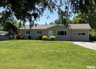 1600 E WALNUT Street, Chatham, IL 62629