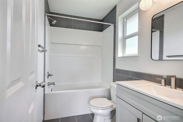 3910 S Holly Street, Seattle, WA 98118