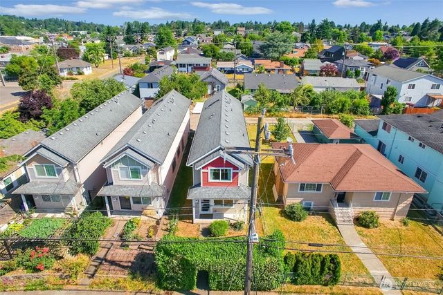 3910 S Holly Street, Seattle, WA 98118