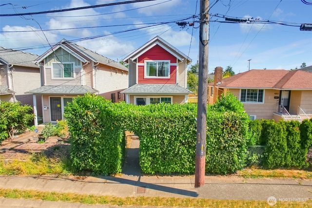 3910 S Holly Street, Seattle, WA 98118