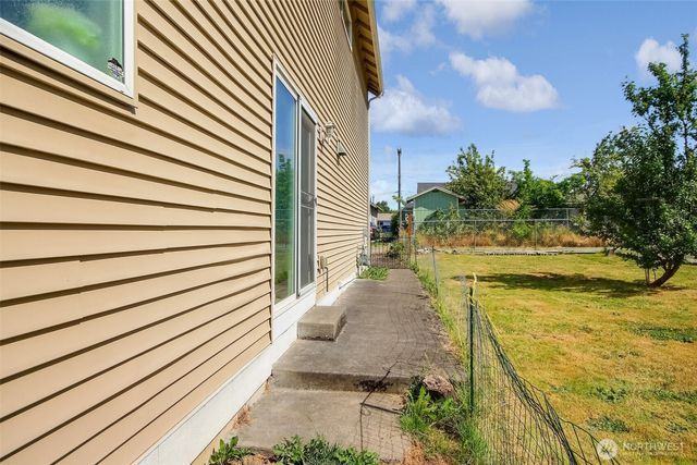 3910 S Holly Street, Seattle, WA 98118