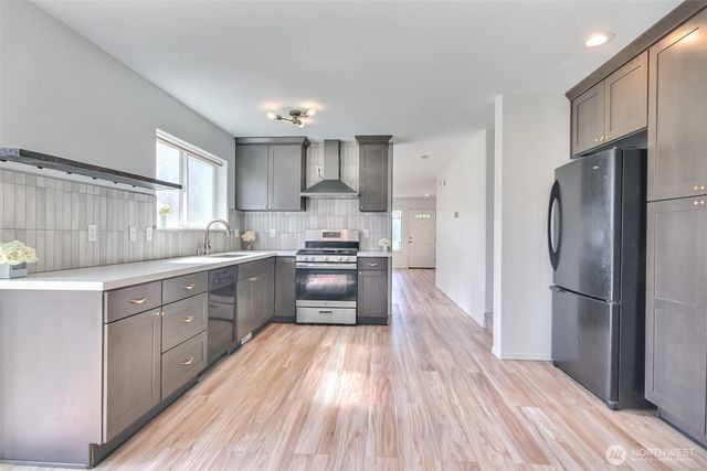 3910 S Holly Street, Seattle, WA 98118